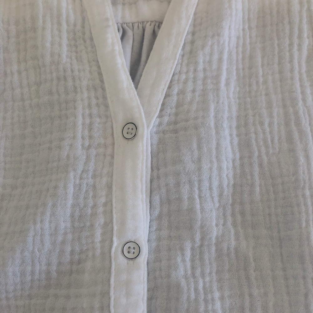 Nwot Splendid White Button Down Split V-Neck Slee… - image 5